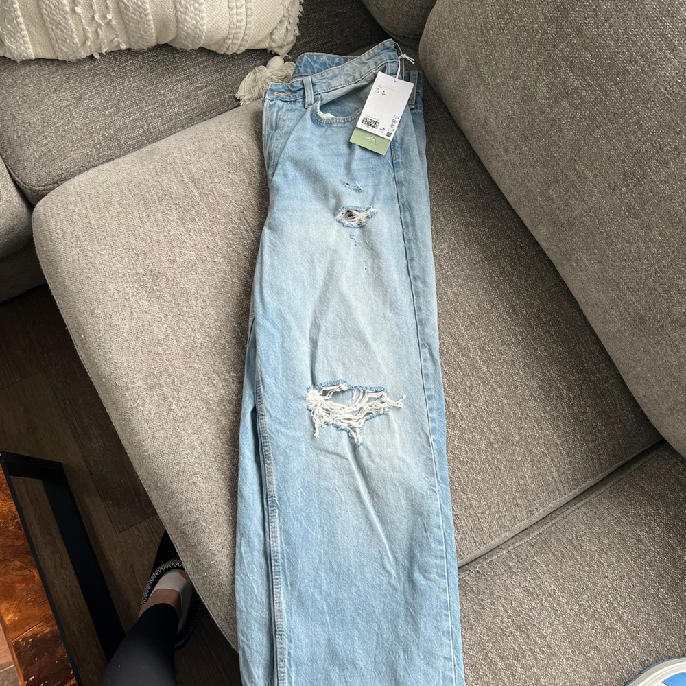 H&M Light Blue High-Rise Distressed Straight Jeans - Picture 2 of 2